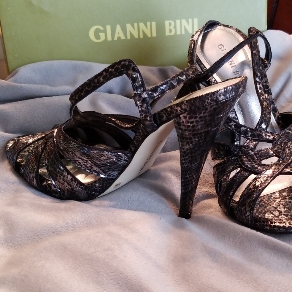 Gianni Bini Heels - Picture 2 of 4